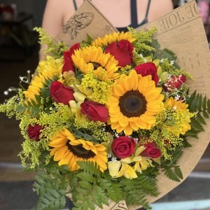 Buquê de rosas e girassol Poesia