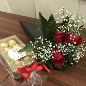 Cone de rosas com Ferrero