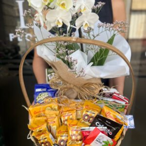 Cesta de Café com Orquídeas